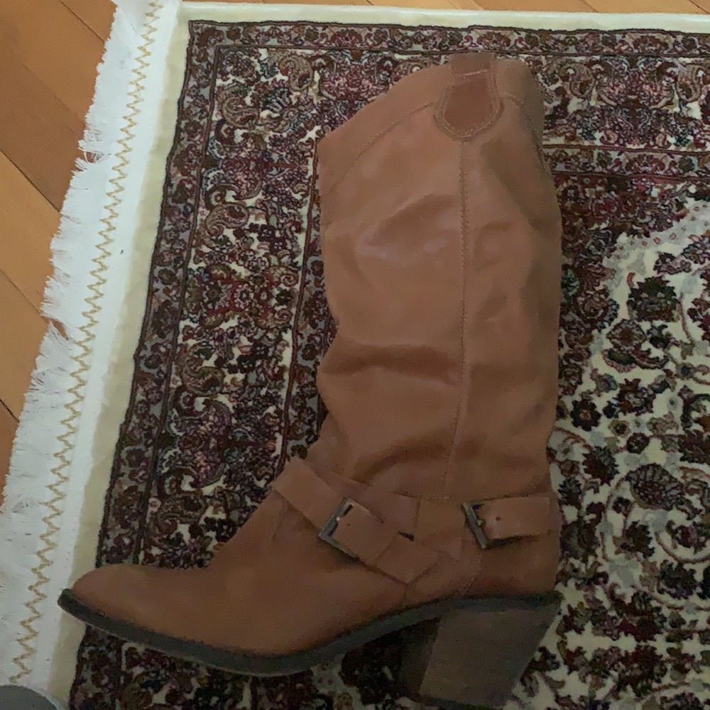 Steve Madden leather boots. Beige. 10M.